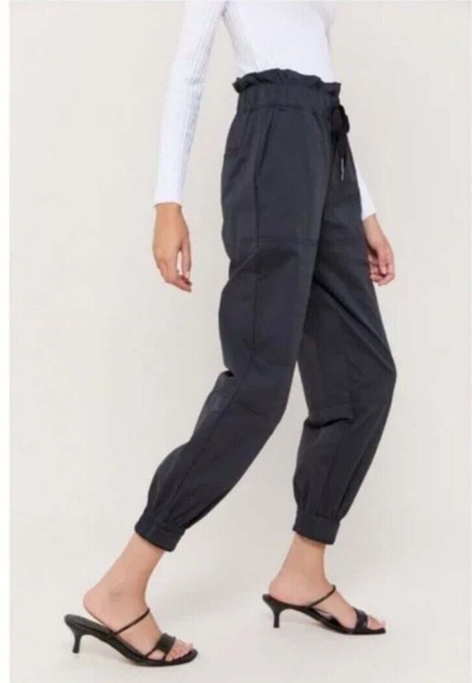 Urban Outfitters Women's Evon Black High Waist Paperbag Jogger Pants Size M NWT